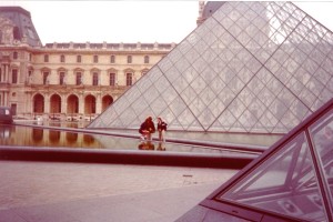 h25a Piramides Louvre